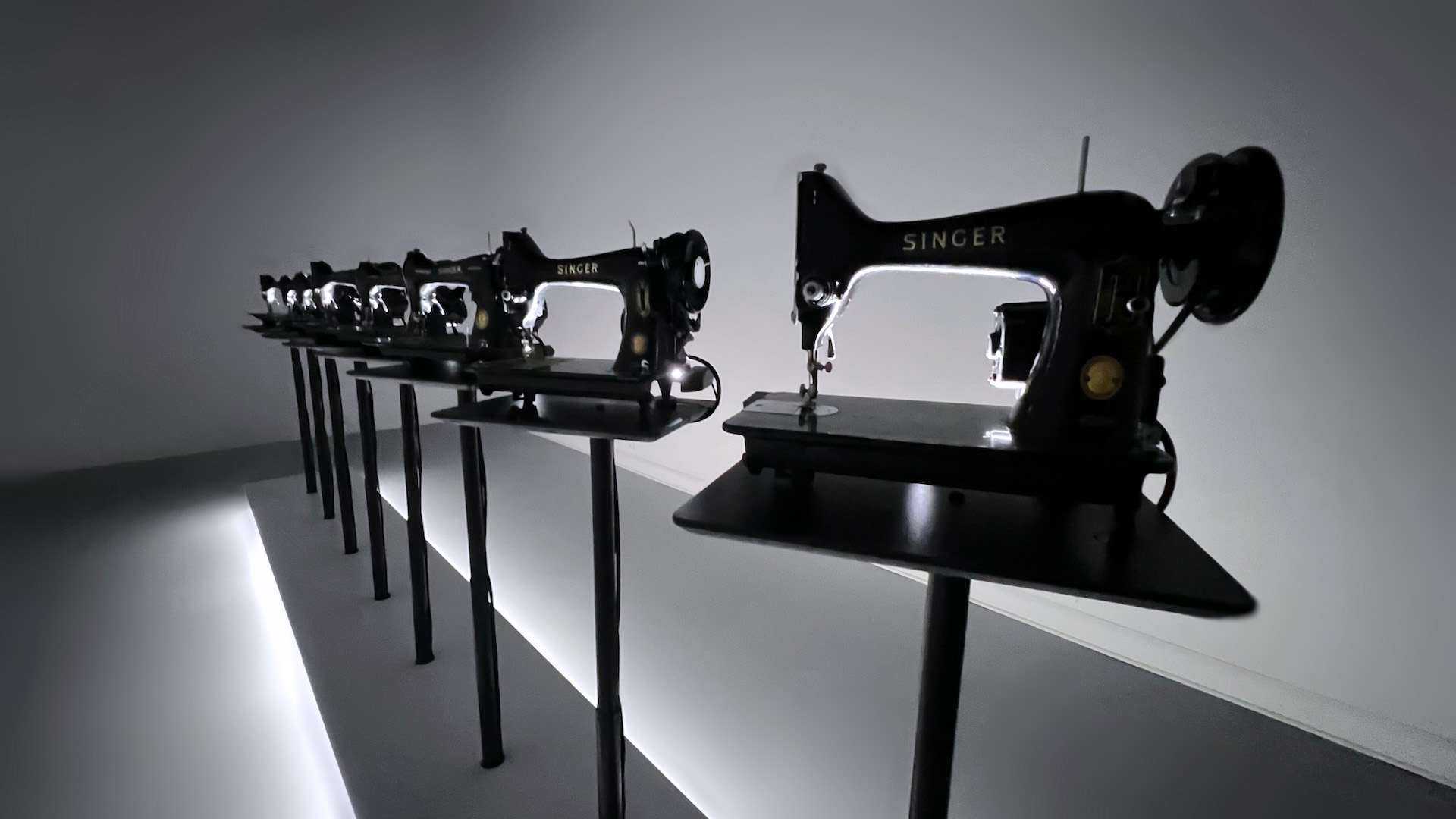 picture-of-the-project-sewing-machine-orchestra-by-the-artist-martin-messier-1