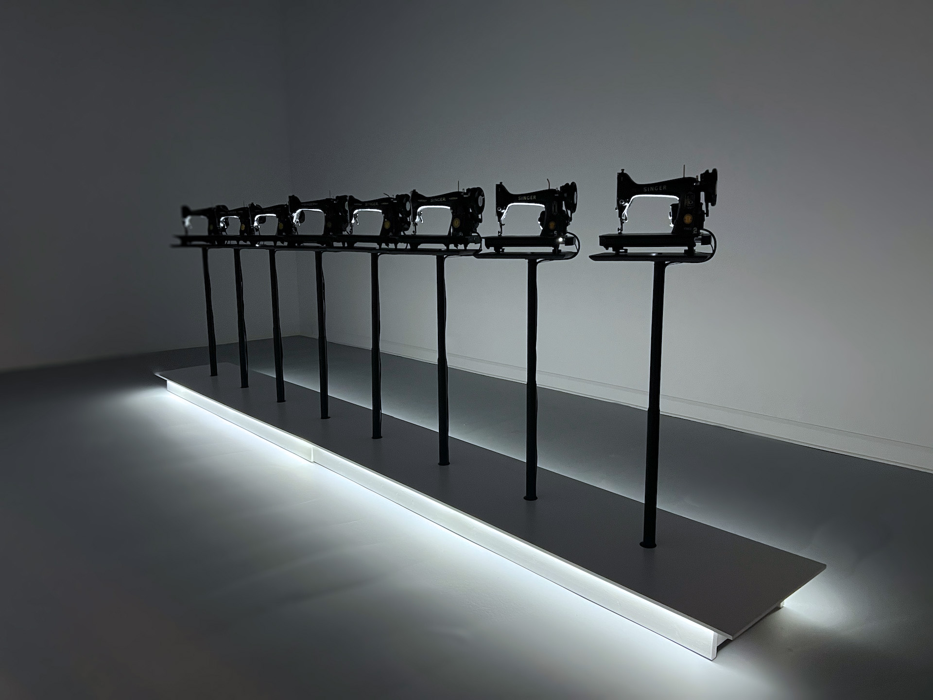 picture-of-the-project-sewing-machine-orchestra-by-the-artist-martin-messier-1