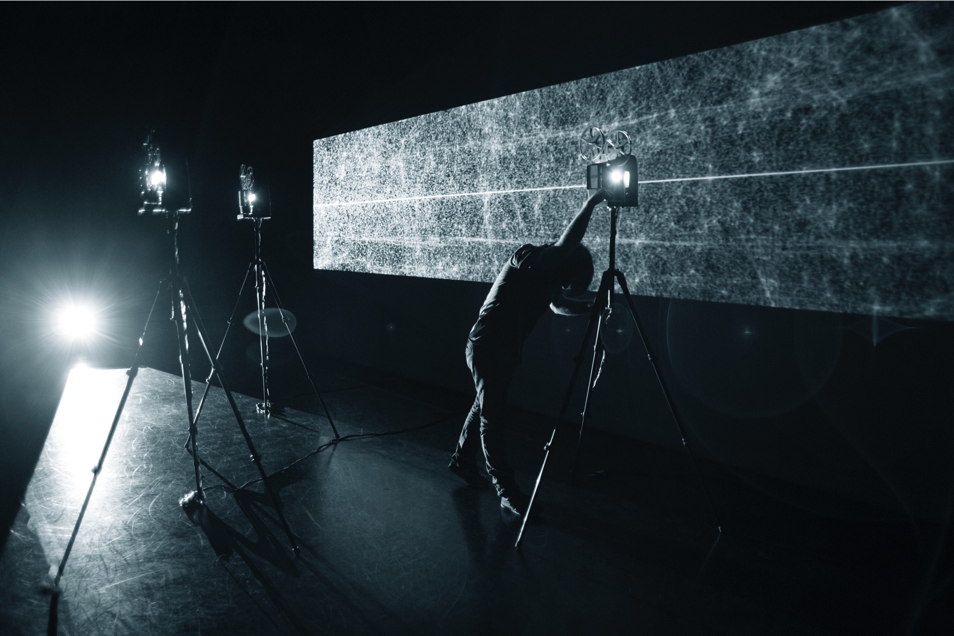 picture-of-the-project-projectors-by-the-artist-martin-messier-1