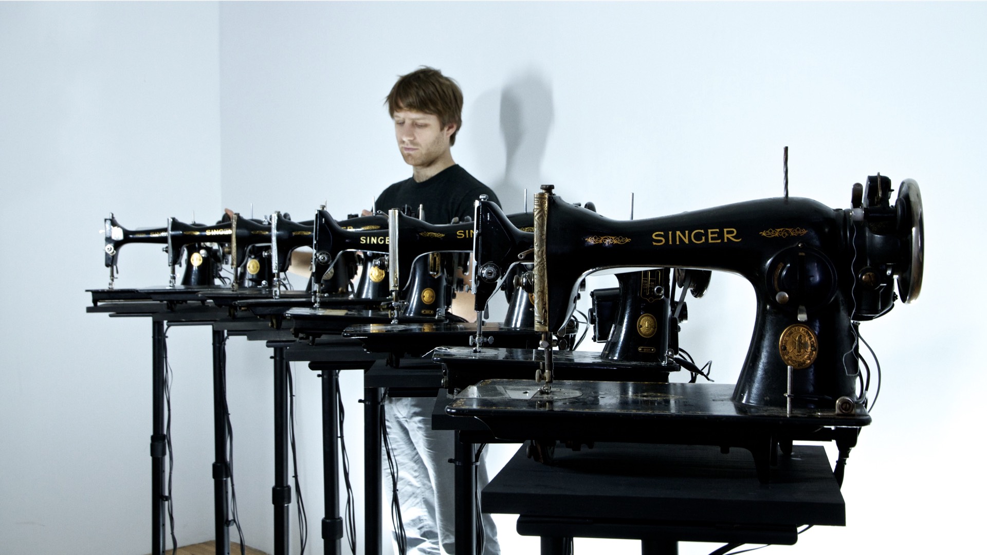 picture-of-the-project-sewing-machine-orchestra-by-the-artist-martin-messier-2