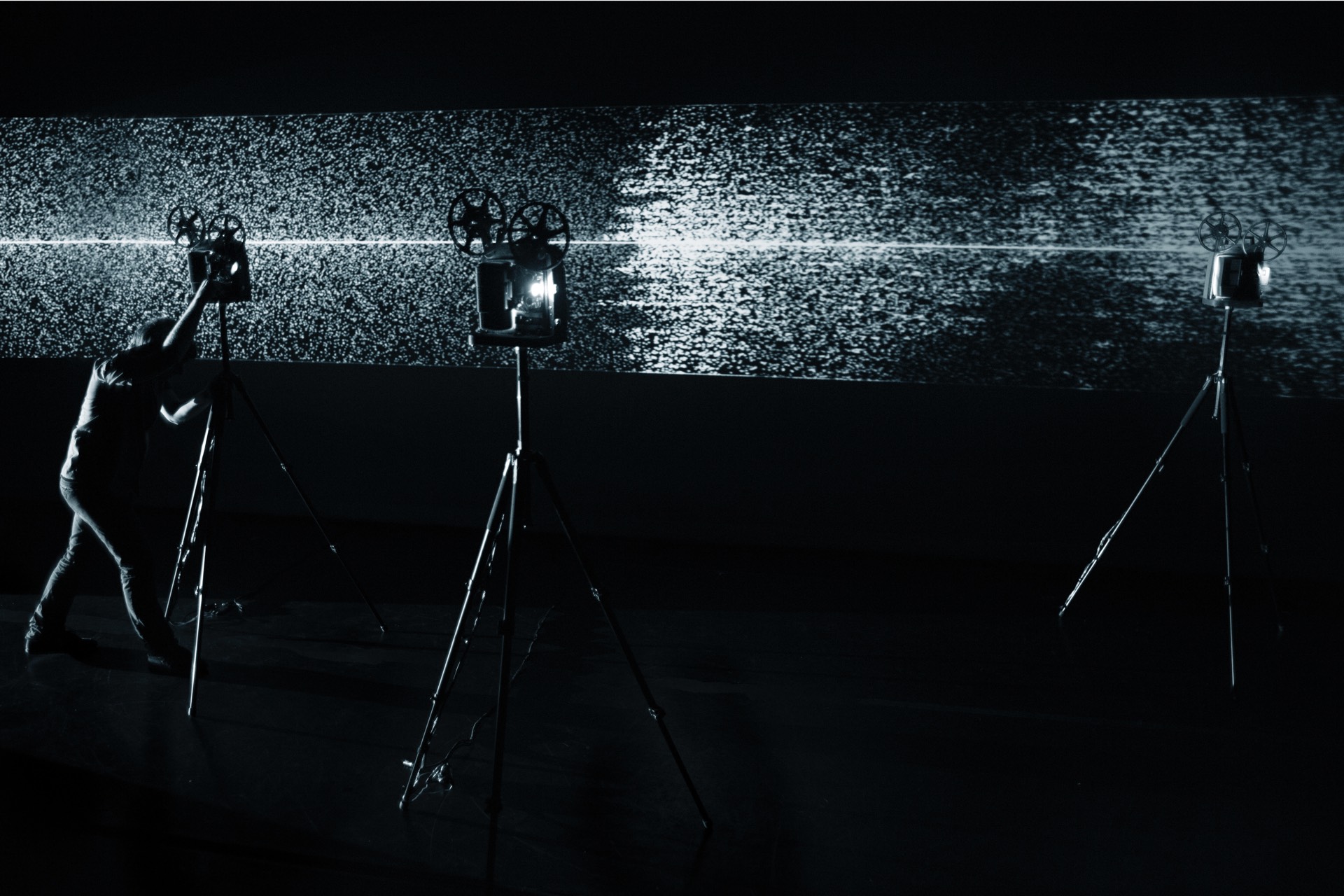 picture-of-the-project-projectors-by-the-artist-martin-messier-3