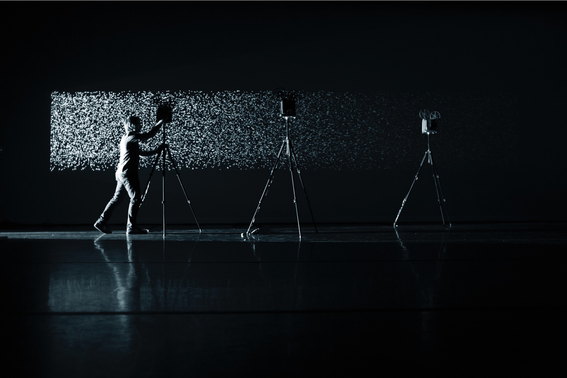 picture-of-the-project-projectors-by-the-artist-martin-messier-4